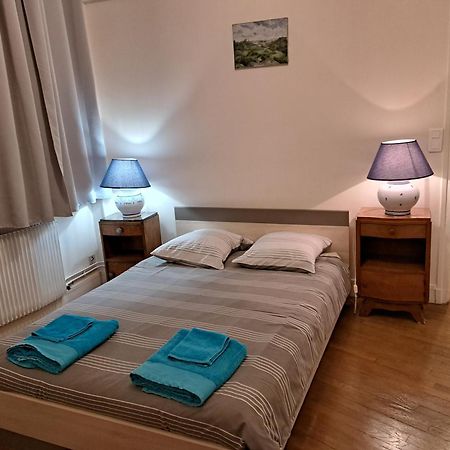 Charmant Appartement Au Pied Du Chateau Жьен Экстерьер фото