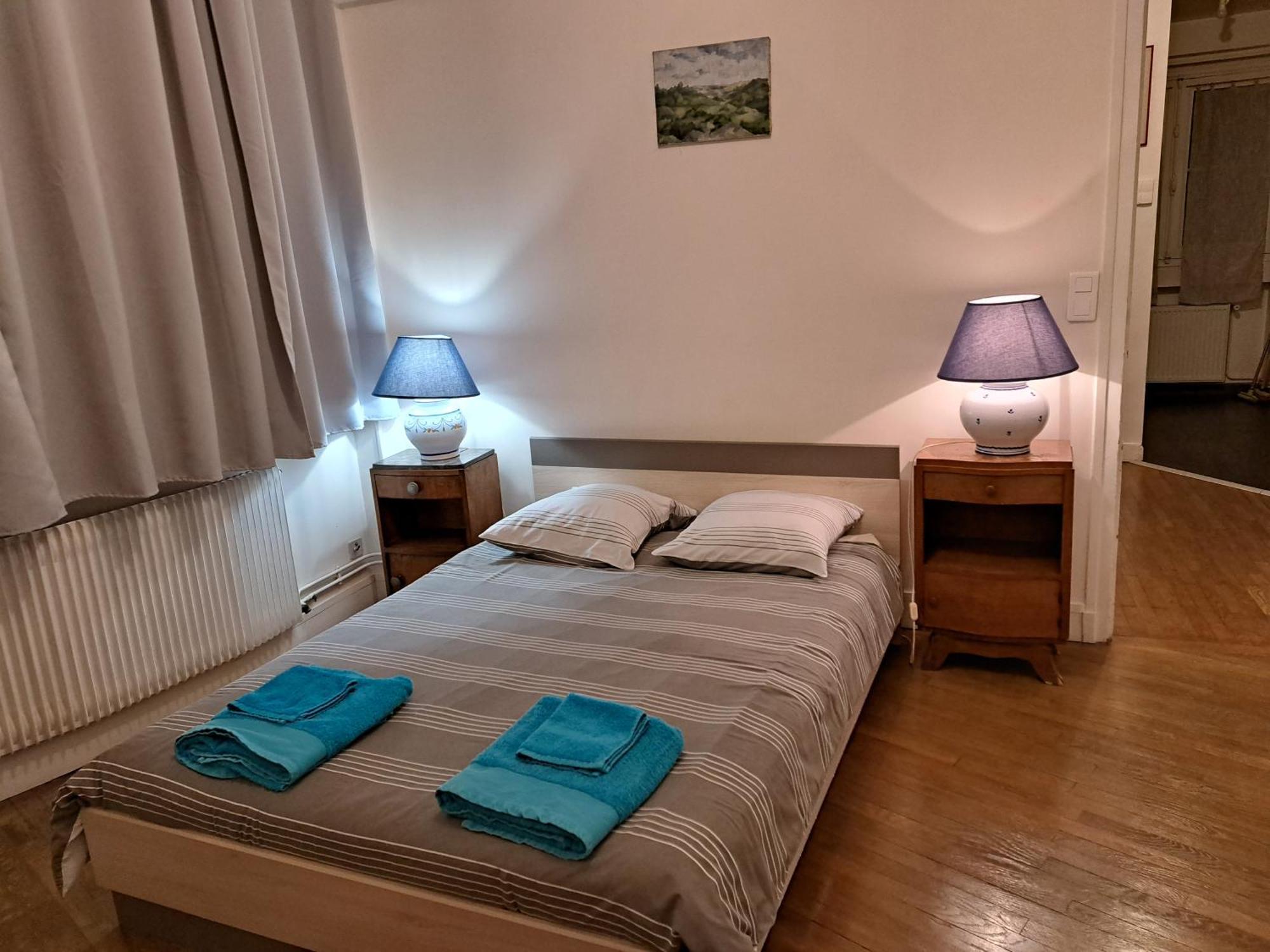 Charmant Appartement Au Pied Du Chateau Жьен Экстерьер фото