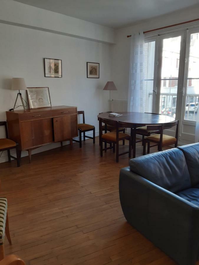 Charmant Appartement Au Pied Du Chateau Жьен Экстерьер фото