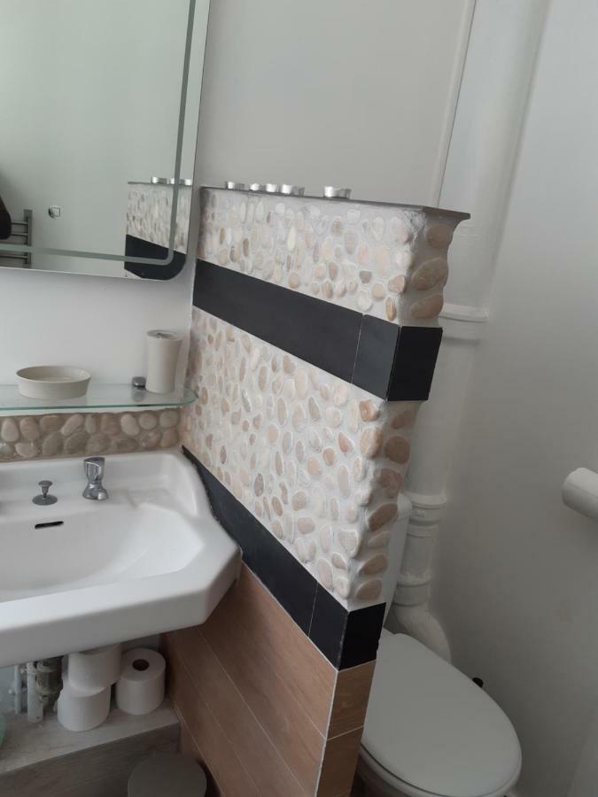 Charmant Appartement Au Pied Du Chateau Жьен Экстерьер фото